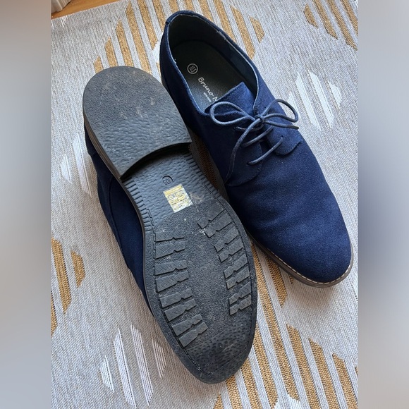 Men’s size 10.5 blue suede shoes. - Picture 4 of 5